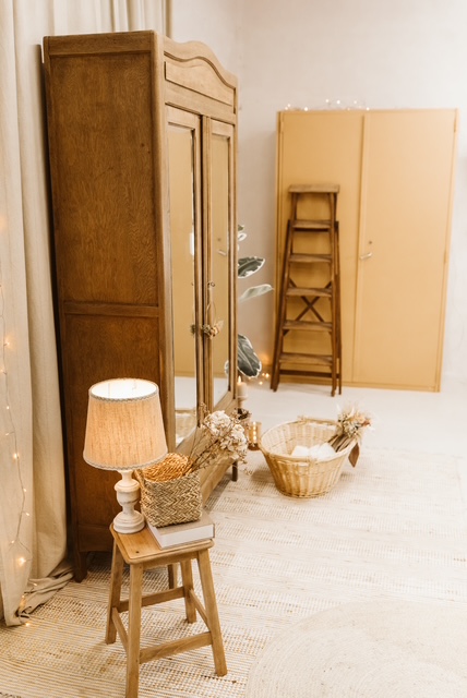 Armoire ancienne en chêne avec miroirs rénovée
