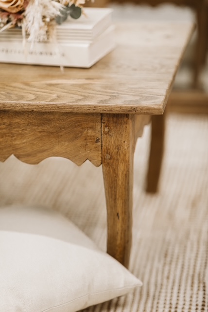 Table basse en chêne rénovée par L’Atelier Deschamps