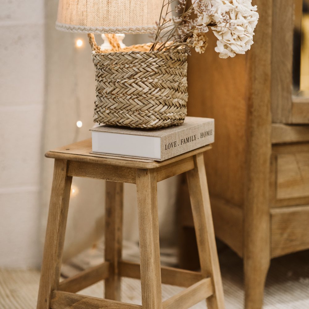 Structure en bois d’un tabouret rustique rénové