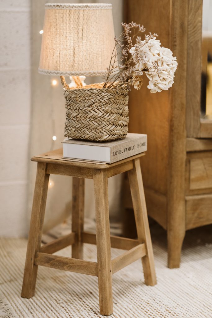 Structure en bois d’un tabouret rustique rénové