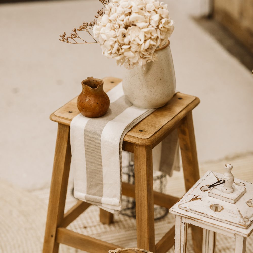 tabouret-rustique-2 Bois rustique rénové avec teinte brou de noix