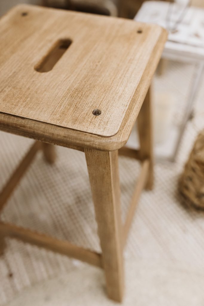 Tabouret d’atelier en bois rustique rénové